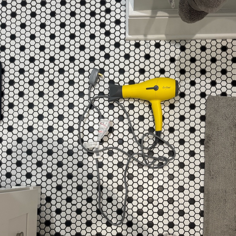 Drybar blow dryer